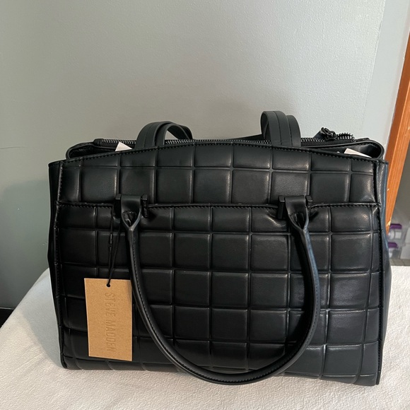 BRAND NEW STEVE MADDEN BLACK
CROSSBODY BAG - Picture 3 of 3